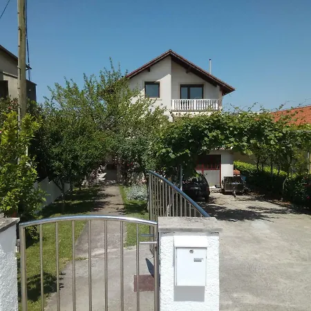 Tina Apartman *